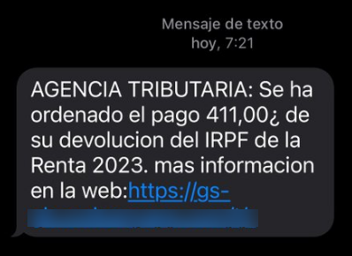 En la imagen se muestra otro SMS similar al anterior, que también indica una supuesta devolución del IRPF y que debe acceder al enlace fraudulento para más información. Este mensaje también incluye faltas de ortografía que lo delatan.