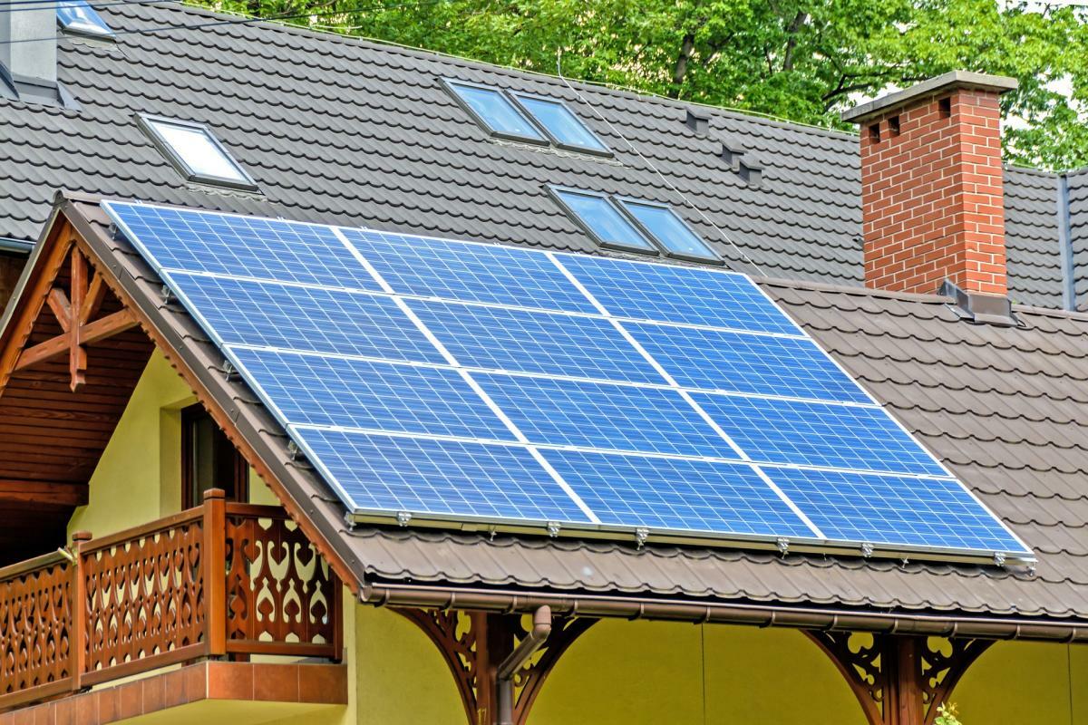 Control de paneles solares en una casa inteligente