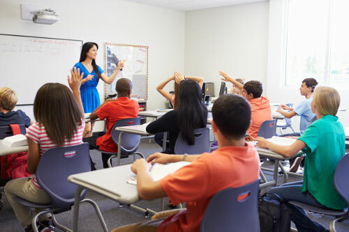 Alumnos trabajando en tutoría sobre sexting, grooming y ciberacoso