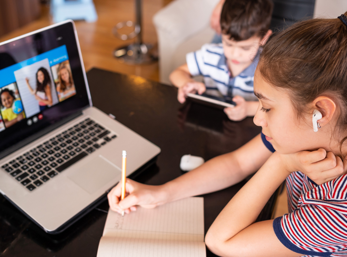 Imagen decorativa Videoconferencias seguras para el cole en casa