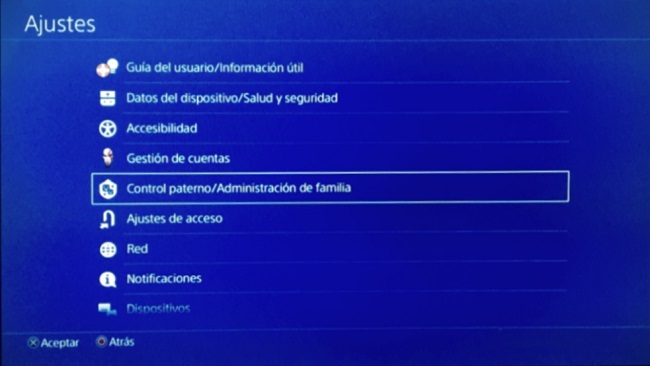 Menú de ajustes en PS4, selección de control paterno