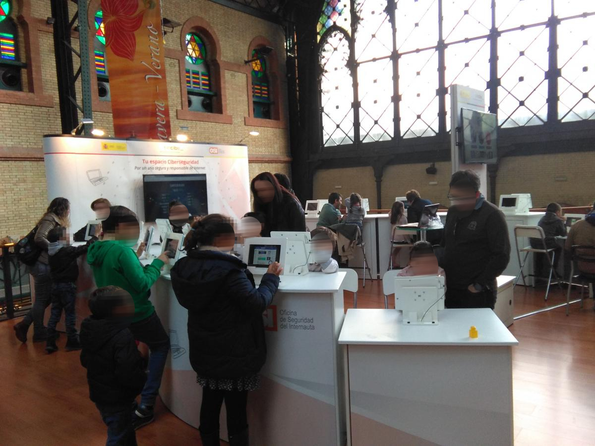 Stand IV Feria Sevilla en Familia