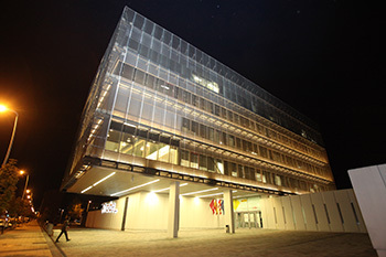 imagen nocturna del edificio de INCIBE