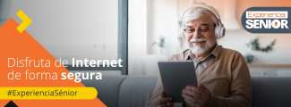 Hombre con cascos y tablet