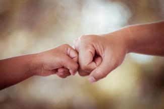 Imagen pactos para dispositivos familiares