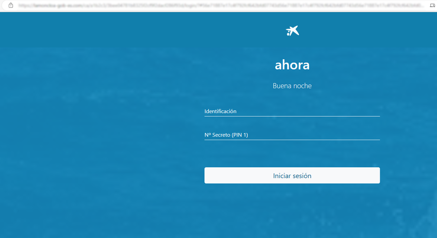 Se muestra el formulario de acceso a CaixaBank para iniciar sesión con las credenciales en la web falsa.